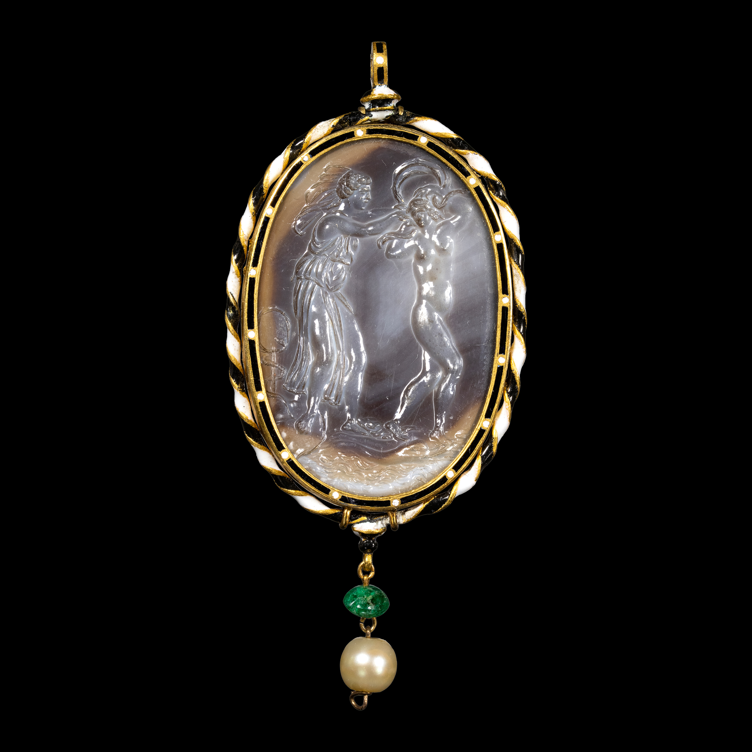 Rare Renaissance gold and enamel pendant set with an agate intaglio. Allegorical scene. 